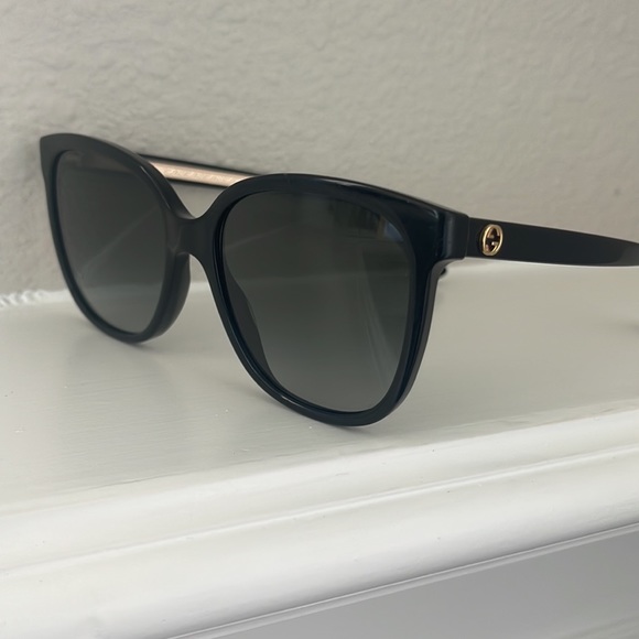 AUTHENTIC- GUCCI GLASSES - Picture 3 of 4